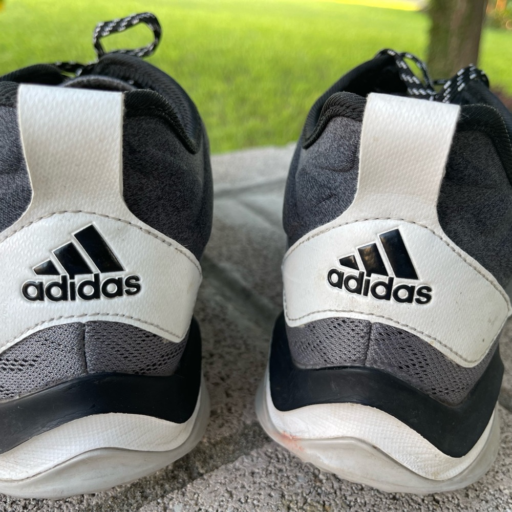 Basketball shoes